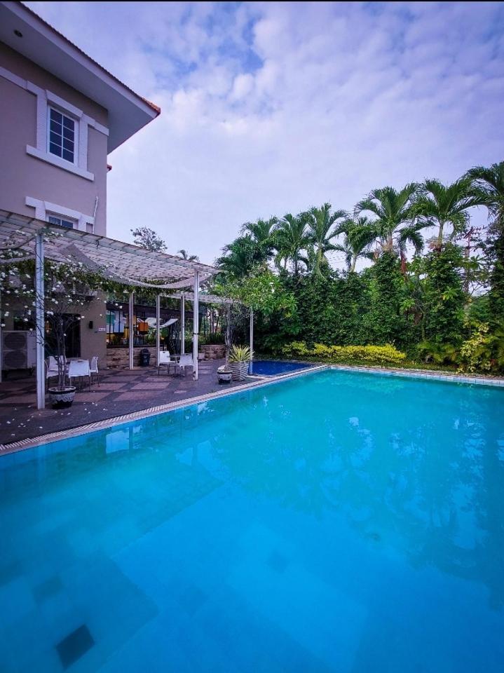 Country Heritage Hotel Surabaya Exterior foto